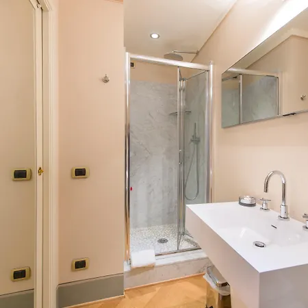 N.15 Santori Luxury Hotel