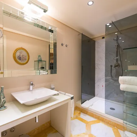 N.15 Santori Luxury Hotel